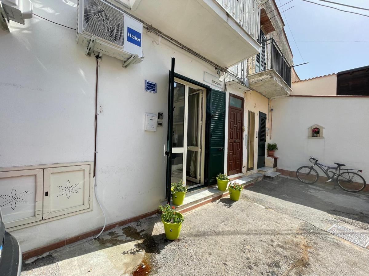 Casa Vacanze Baglio Barcellona Mondello Palermo Bagian luar foto